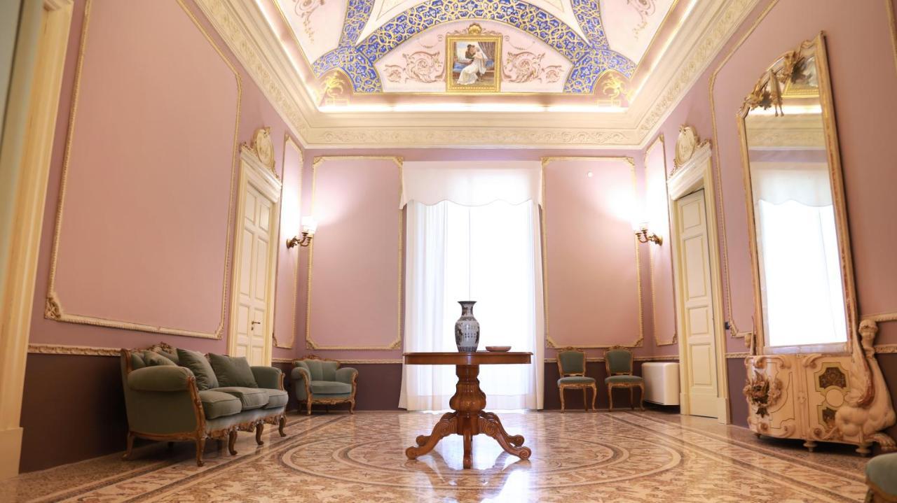 Palazzo Francesco Grassi Bed & Breakfast Aradeo Exterior photo