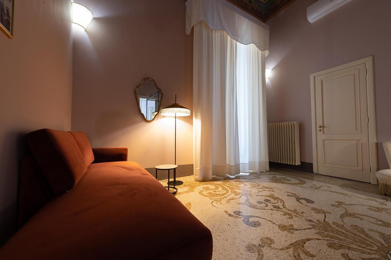 Palazzo Francesco Grassi Bed & Breakfast Aradeo Exterior photo
