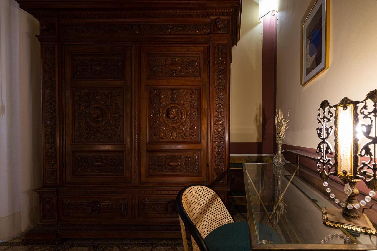Palazzo Francesco Grassi Bed & Breakfast Aradeo Exterior photo