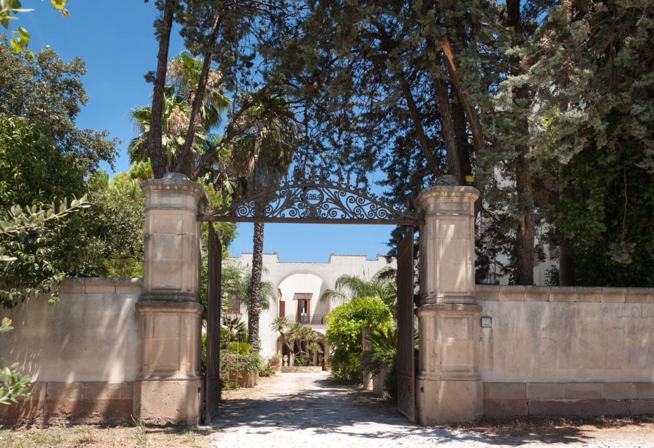 Palazzo Francesco Grassi Bed & Breakfast Aradeo Exterior photo