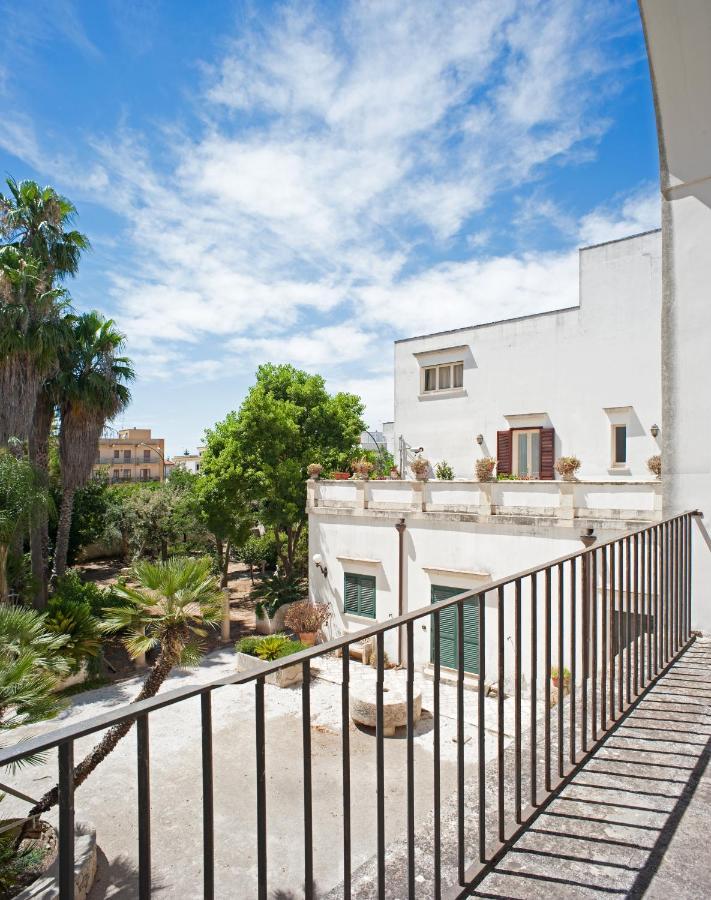 Palazzo Francesco Grassi Bed & Breakfast Aradeo Exterior photo