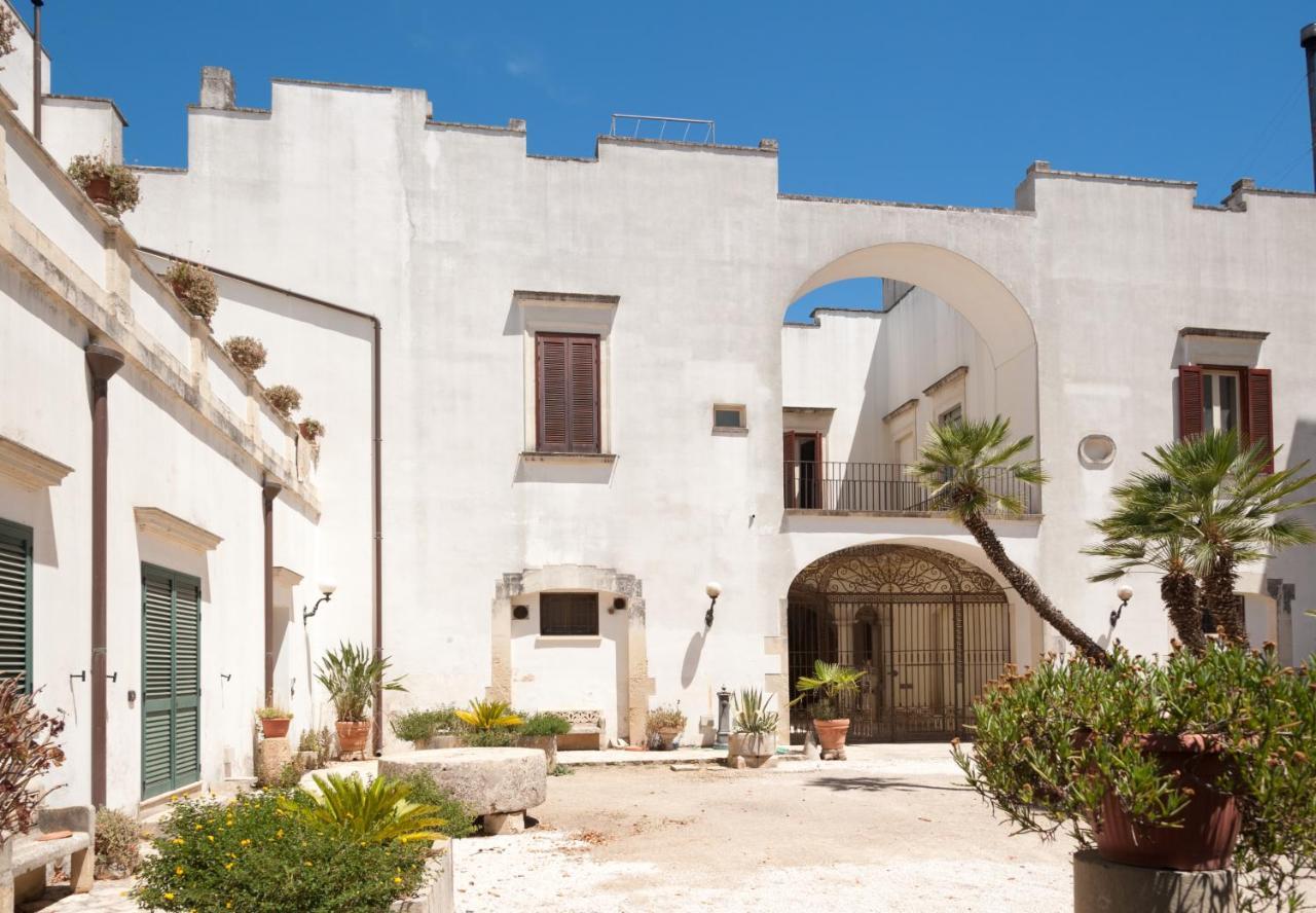 Palazzo Francesco Grassi Bed & Breakfast Aradeo Exterior photo